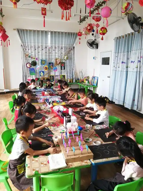 林头育贤中英文幼儿园美术兴趣班汇报课邀请函