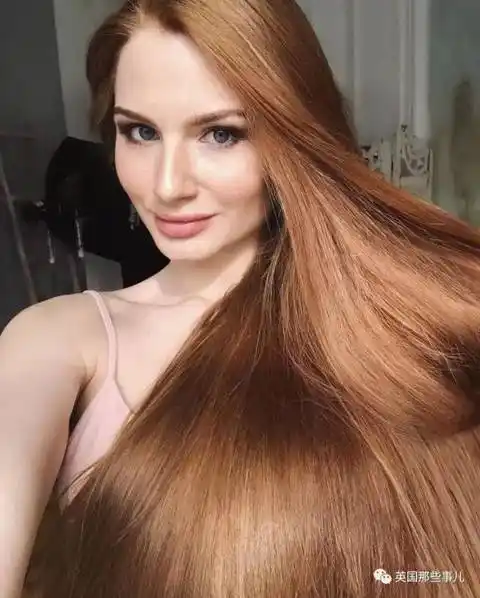 靠一头秀发走红的俄罗斯长发公主小姐姐