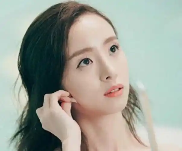 胡冰卿个人资料简介:她神似董洁,出道11年演了无数女主角,为何就是不