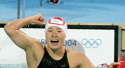 奥运冠军与富豪分手后,嫁给普通工人很幸福,现已生下二胎