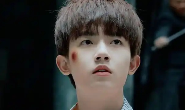 电视剧《如此可爱的我们》中饰演的一对青梅竹马的恋人,在剧中李明德