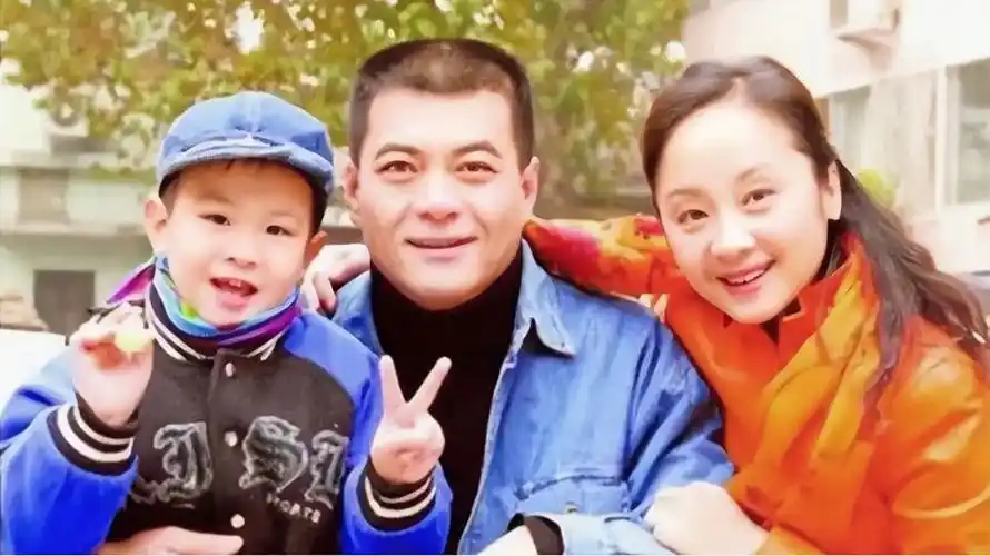 和王新军离婚13年唐静独自抚养儿子的艰辛岁月母子俩怎样了