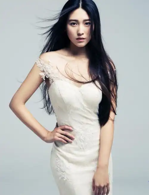 同是《家有儿女》小雪,颜值碾压杨紫却混得很惨,被男友打断鼻子