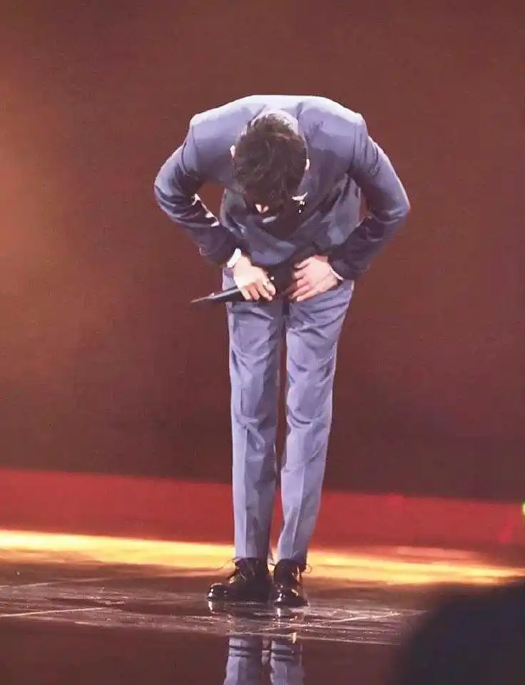 肖战"九十度鞠躬"组图|我的仰望从不卑微