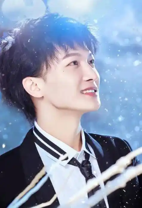 质疑周深整容的黑子,你知道周深在哪里整过容吗?-第11张图片-音乐名堂