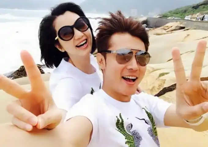 张丹峰洪欣假日旅行 夫妻档自拍大秀恩爱