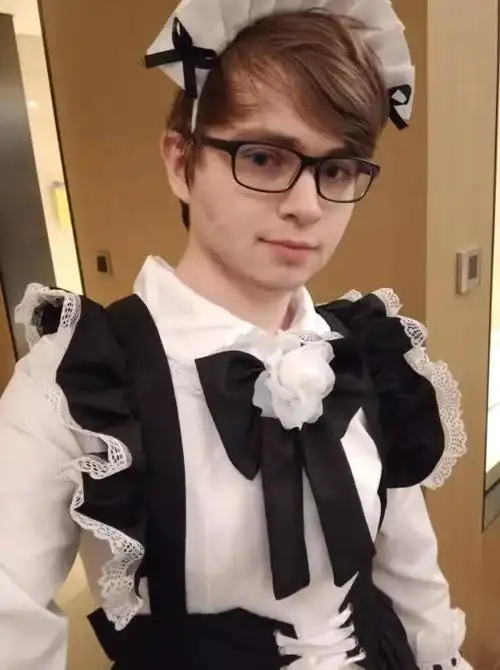 女装大佬妩媚舔手指,难道同性才是真爱?