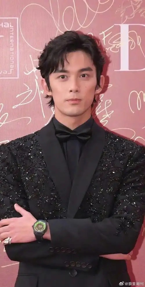 吴磊真的长大了啊,和小时候差别好大