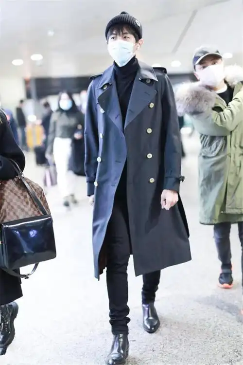 181身高的张若昀黑色打扮现身机场果然高个子更适合长款风衣