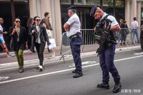 我眼中的法国的警察帅哥们
