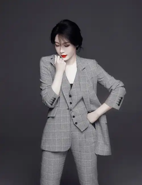 原创有种时尚叫陈数穿西装她总能把不同的西装穿出自己的味道