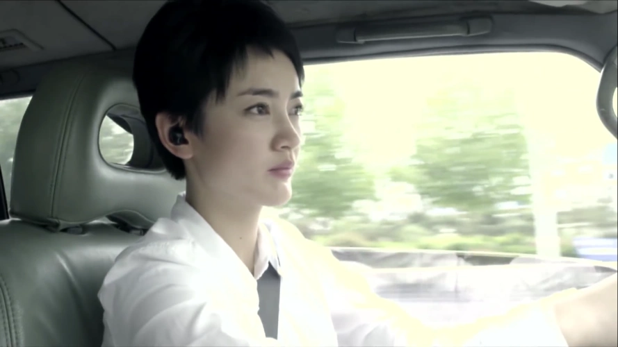 感觉电视剧《卧虎》里面朱杰开车踩油门的镜头好帅啊.