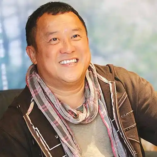 69岁曾志伟生活好潇洒!