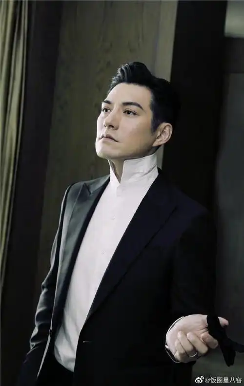 不论角色有多跳跃,宽哥这张棱角分明的脸始