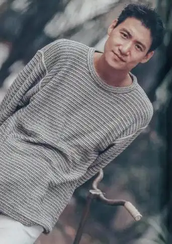 张学友妻子崩溃现身,歌神卖唱还债引网友争议!