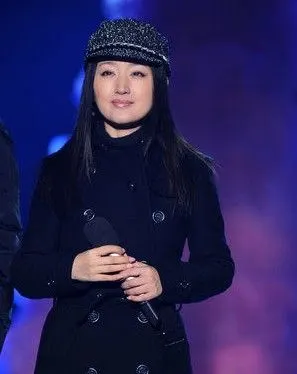杨钰莹亮相湖南春晚彩排 计划出专辑欲唱rap