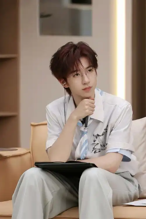 贺峻霖70153332383636 33383637373231