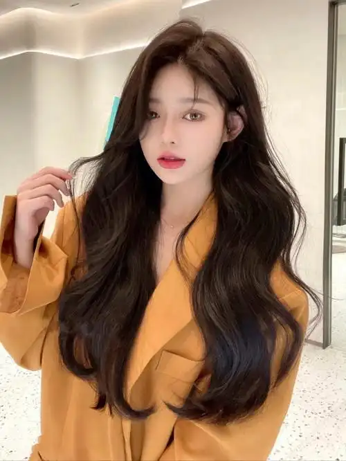 少女减龄款卷发超级蓬松显发量的波浪卷发