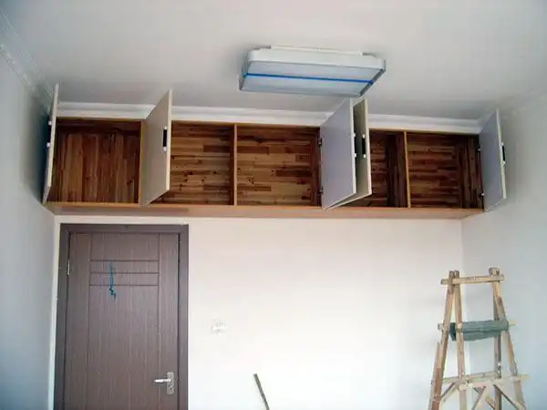 卧室门口要不要打吊柜卧室吊柜什么材料好