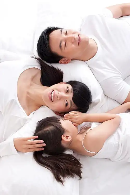 温馨的一家三口图片