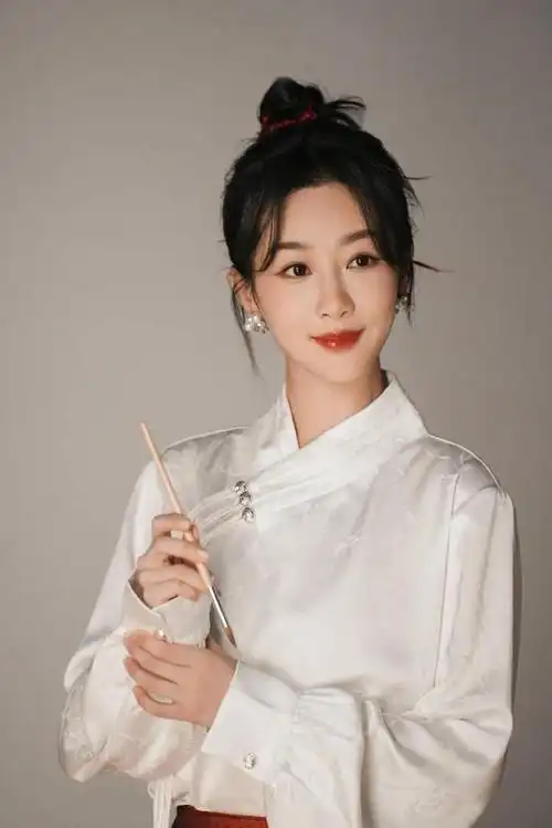 杨紫神仙造型曝光惊艳唐妆封神了网友大赞雍容华贵绝色芳华