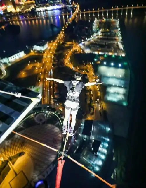 你们见过刘昊然蹦极吗