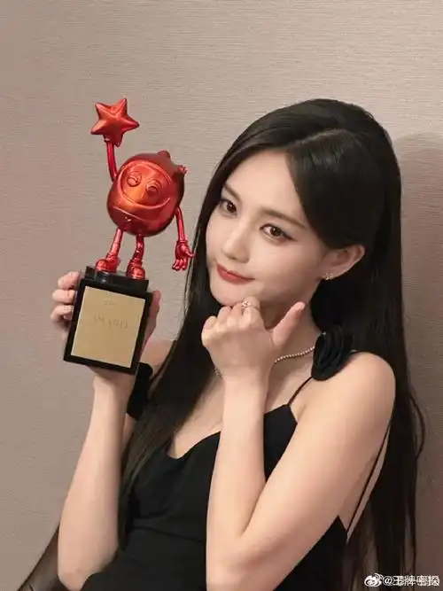 李一桐尖叫之夜五套造型##李一桐托脸杀