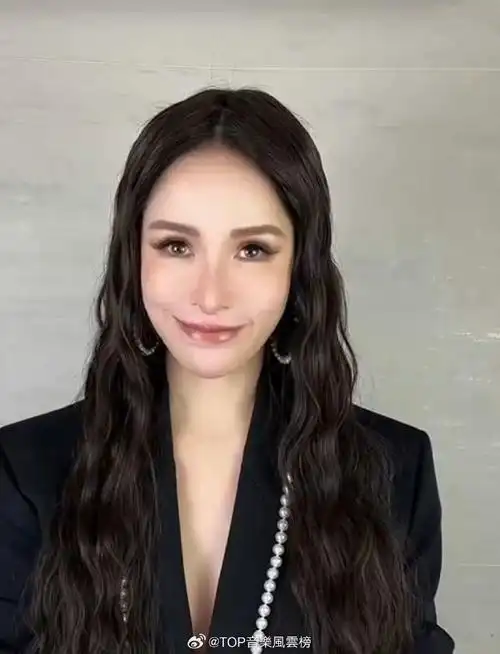 萧亚轩混血烟熏妆##萧亚轩近期状态