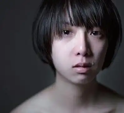 让人流泪的女生唯美伤感哭泣