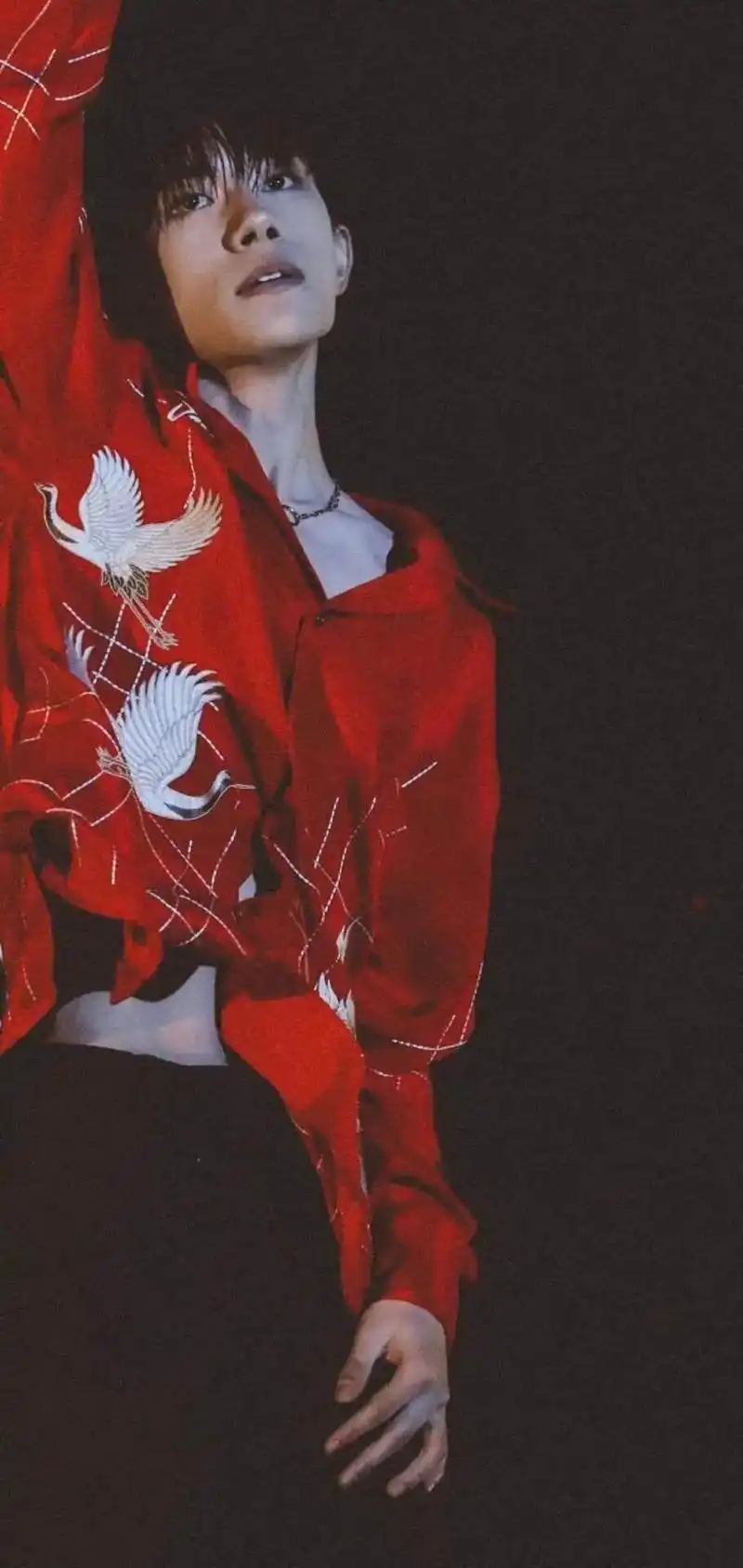 这腰 这手 这喉结 这锁骨 这臂弯 煞疯了#易烊千玺 #无法 - 抖音