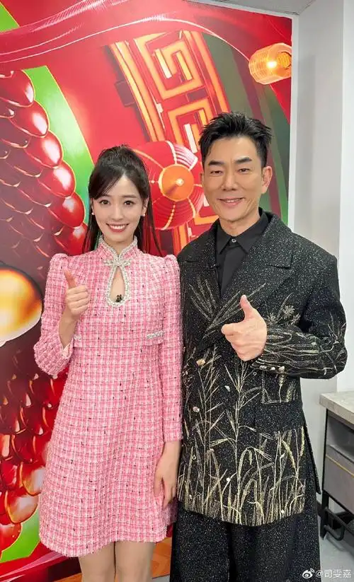 龙腾盛世,瑞气盈门!  大家好,我是司雯嘉.