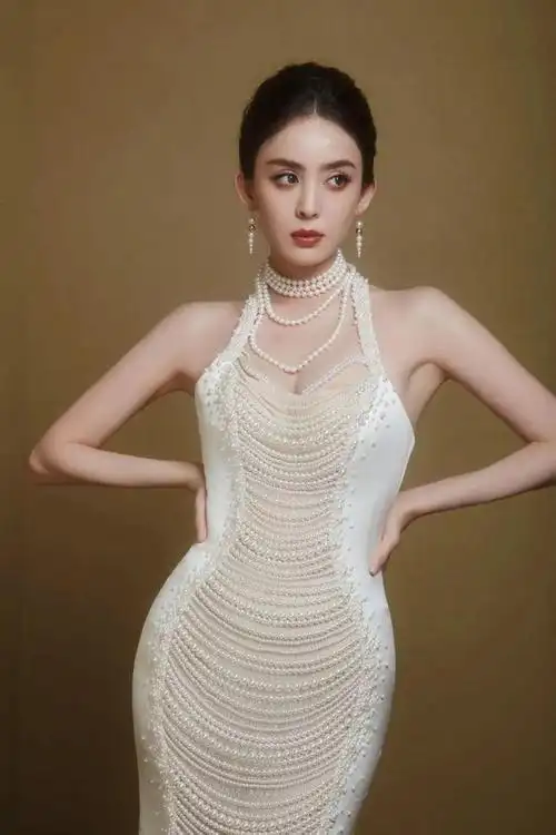 迷人妩媚,古力娜扎的身材竟如此撩人?