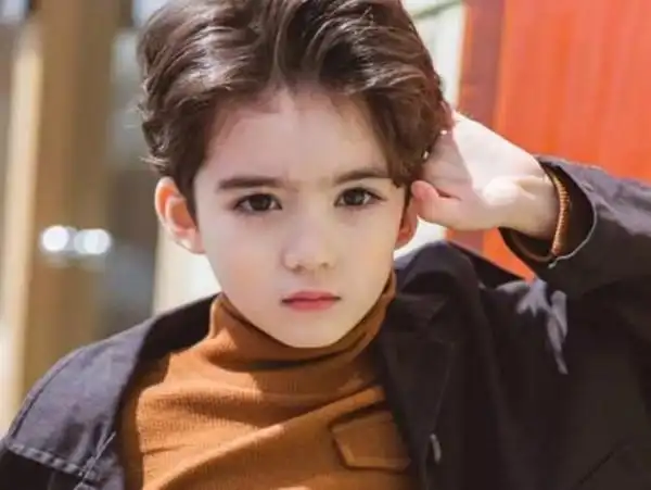 混血双胞胎到了农村后,变成"混凝土",又帅又"接地气"