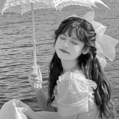 qq黑白女生头像好看图片