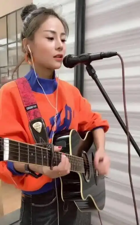 火遍全网的四大女声烟嗓,网友:这每天是抽多少斤烟!