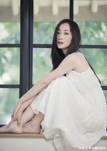 韩雪,赤足,纯白色吊带裙,公主的气质,天使的脸庞,如雪的肌肤