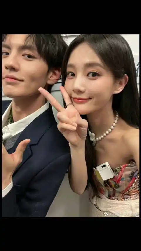 李一桐毕雯珺合照生图男帅女靓配一脸啊
