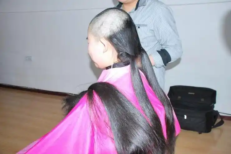 扎4个辫子小妹剃光头11