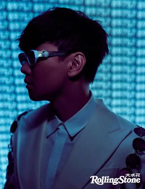 林俊杰rollingstone杂志封面,迷离的眼神 指尖轻吻