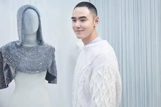 阳光帅气的阮经天,可成熟可稚气,可深情可搞笑,魅力没法隐藏!