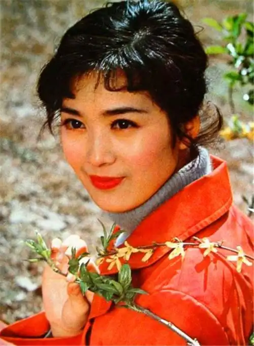 80年代的美女龚雪到底多美?颜值堪比绝世佳人,惊艳了一个时代