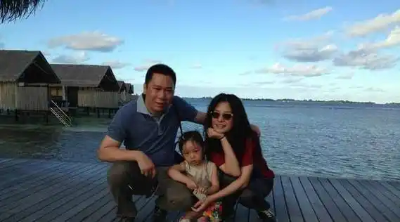 他像一位普通上班族"秦岚又出事了,这次是被渣男逼婚…"王子文王菊自