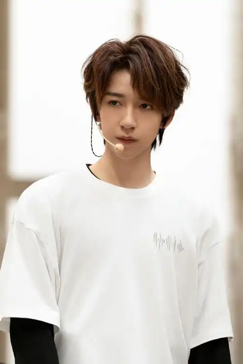 时代少年团队长-马嘉祺  @时代少年团-丁程鑫