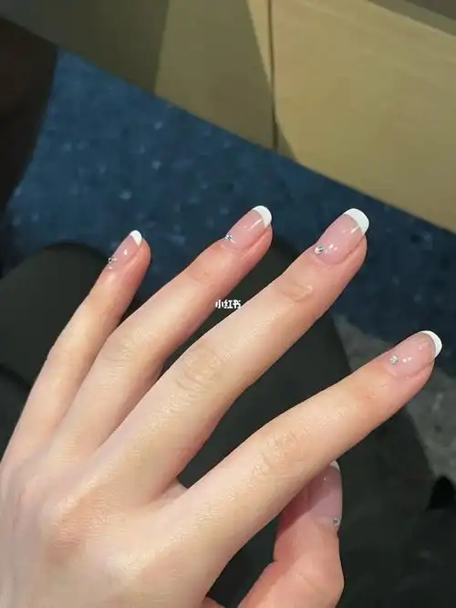 美甲分享 最简单百搭的白色法式