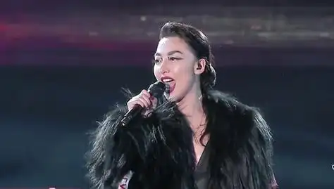 霸气女王王金金舞台魅力十级展现完美掌控摇滚风一马当先首晋级