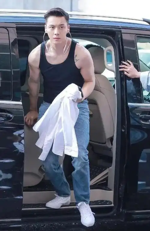 38岁的陈伟霆戒糖断碳60天后变成这样了