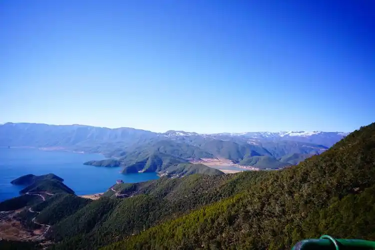 取一瓢深蓝色甜甜的湖水甜到我的心底解忧愁