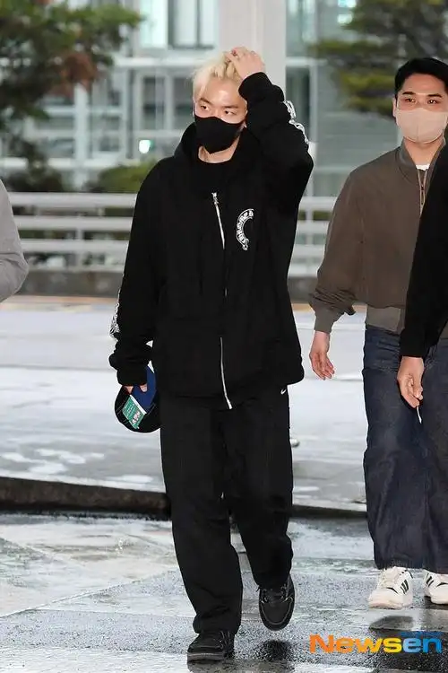 生日快乐#边伯贤超话@baekhyunee7230505【newsen/dispatch】仁川机场