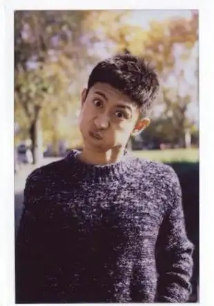 张一山含泪诉说我不是明星是演员自爆珍藏版照片询问网友区别