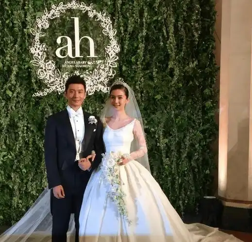 要知道黄晓明不仅是影帝,手中还有着非常硬又非常多的资源.